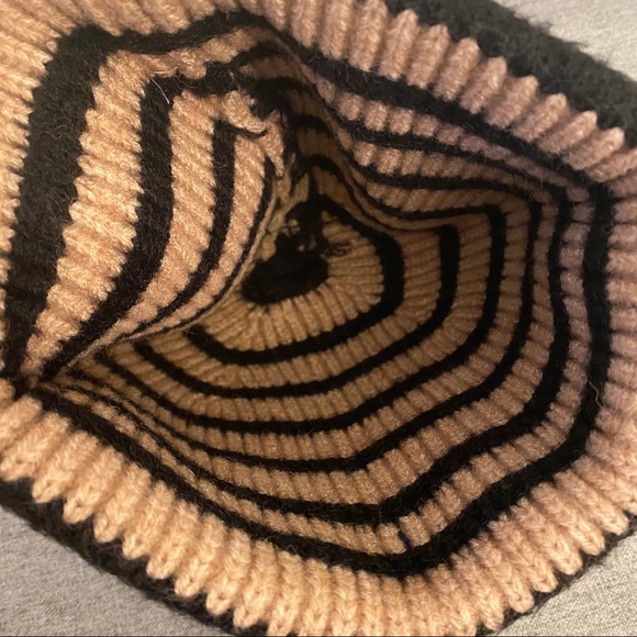 New Striped Knit Beanie Hat - Picture 8 of 8